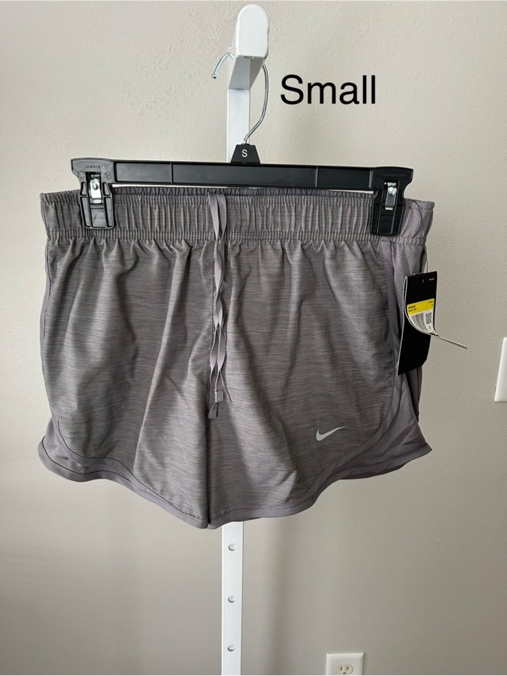 Nike women’s small grey shorts nwt